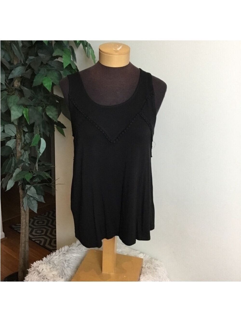 Love,fire black scoop neck ribbed & Pom Pom detail Woman/Junior Xlarge